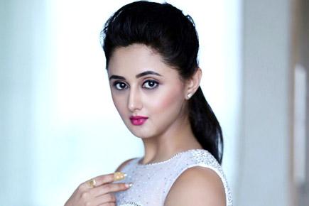 TV actress Rashami Desai rushed to hospital after meeting with an accident