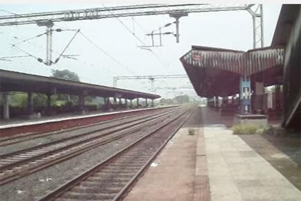 Another railway track piece ends up halting train at Kalamboli