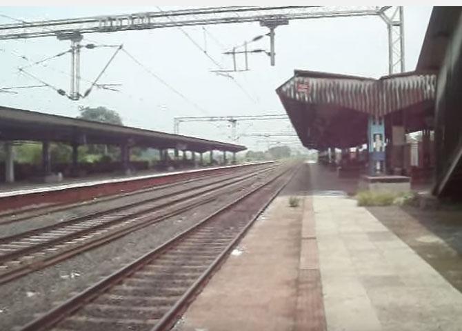 Another track piece ends up halting train at Kalamboli