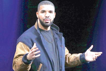 Drake slams US President Donald Trump mid-performance