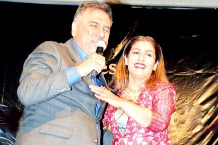 Oops! Was Raveena Tandon eager to cut short Boman Irani's speech at an event?