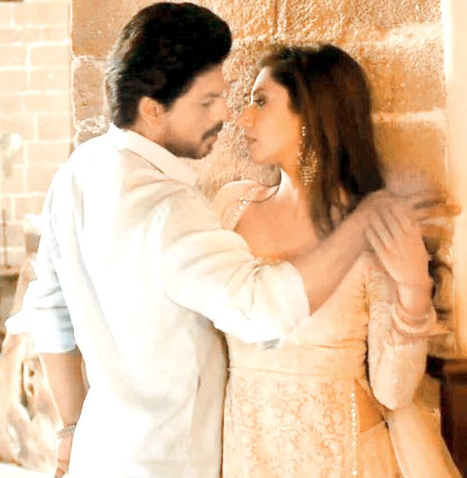 Shah Rukh Khan and Mahira Khan in 
