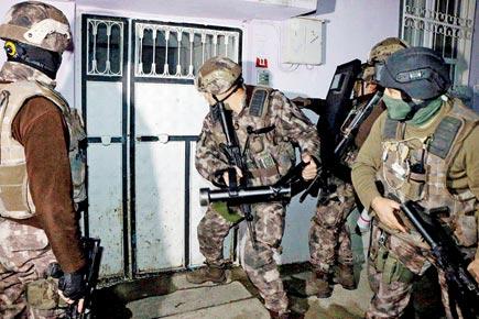 In nationwide raids, Turkey detains 400 IS suspects
