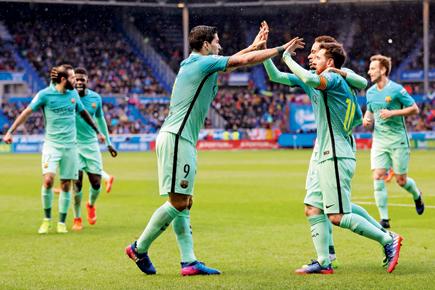 La Liga: Barcelona's super trio smash Alaves for six