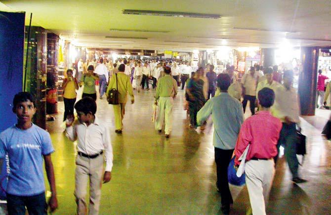 The CST and Churchgate subways were revamped in 2014 and 2016, but quickly became filled with garbage once again thanks to the hawkers