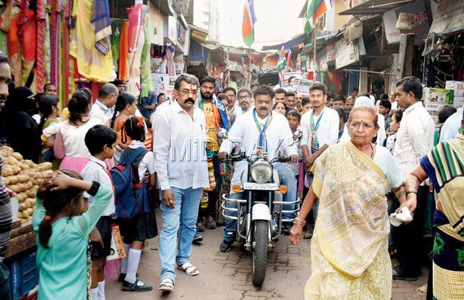 MNS candidate Dinesh Salvi in Kandivli