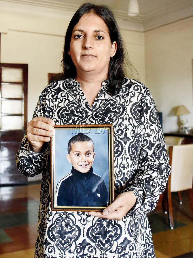 Erika Sandberg holds a photo of son Jonas. Pics/Pradeep Dhivar