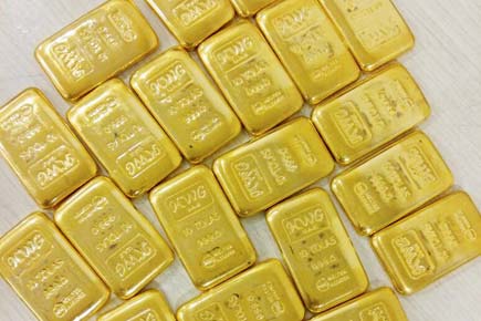 Mumbai: Smuggling attempts foiled, gold worth Rs 1 crore seized