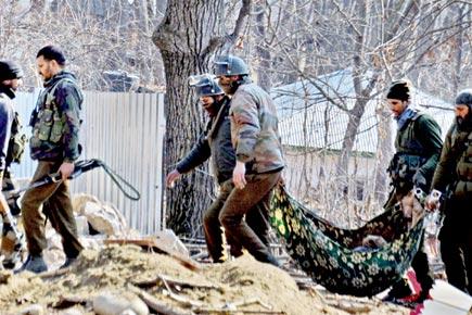 4 militants, 2 armymen killed in J&K encounter