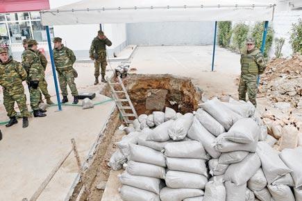 75,000 evacuated to defuse WWII bomb in Greece