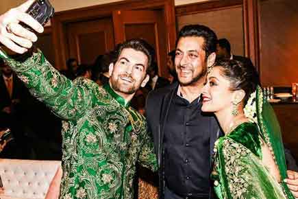 Neil Nitin Mukesh get blessing from Bollywood fraternity at his wedding reception!