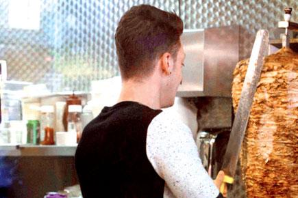 Mesut Ozil turns 'chef', starts cooking kebabs in London