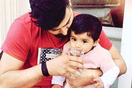 Gracias Daddy! Suresh Raina spends some quality time with his baby girl