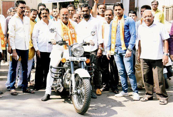 Shiv Sena candidate Rajesh Kadam in Borivli. Pics/Nimesh Dave