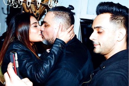 Sara Khan and Raza Baig share a kiss at store launch