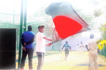 Fan fare! This die-hard Bangladeshi fan will 'lock horns' with India's Sudhir Gautam