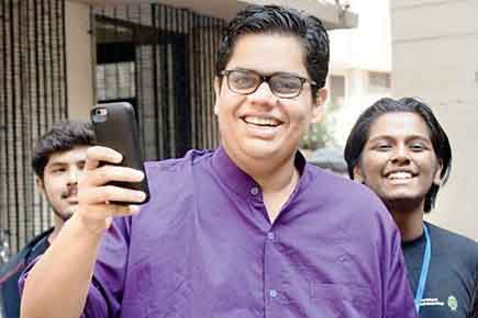 Tanmay Bhat: Get your finger inked just for the photo