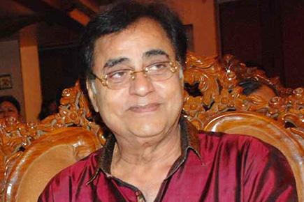 Which lyricist shared a great equation with Ghazal King Jagjit Singh?  