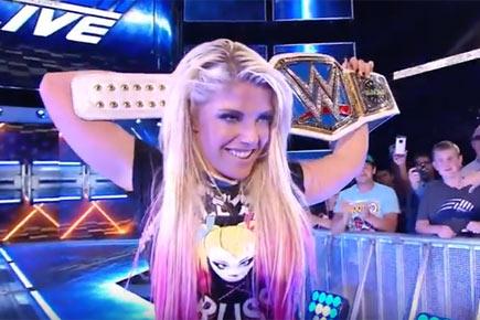 WWE SmackDown: Naomi relinquishes title after injury, Alexa Bliss becomes new champion