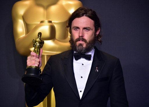 Casey Affleck poses in the press room with the Oscar for Best Actor during the 89th Annual Academy Awards on February 26, 2017, in Hollywood, California. 