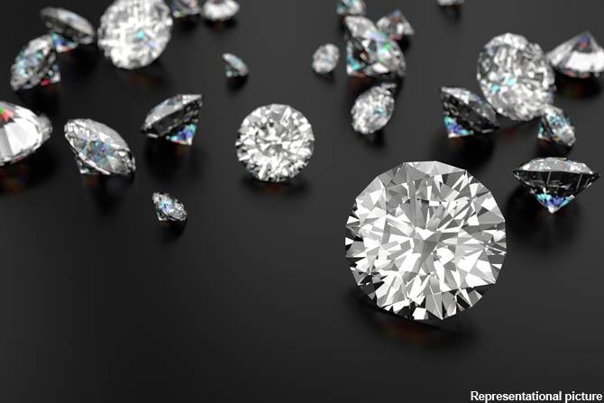 Mumbai: Diamond dealer from Malad booked, associate held for cheating