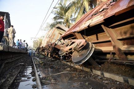 Mumbai: Harbour line services stalled as goods train derails near GTB