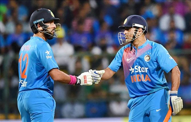  Suresh Raina, Mahendra Singh Dhoni carry India to 202/6 vs England in final T20I