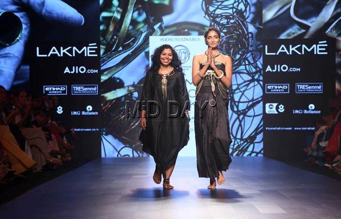 LFW: Models walk barefoot on runway in Mumbai