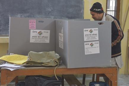 70 percent polling in Punjab; technical glitches, skirmishes at some places