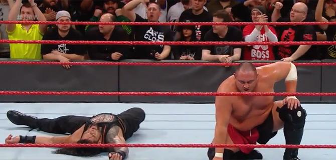 Samoa Joe vs Roman Reigns