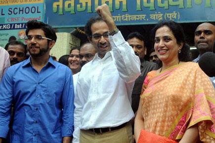 Shiv Sena notches early leads in BMC polls