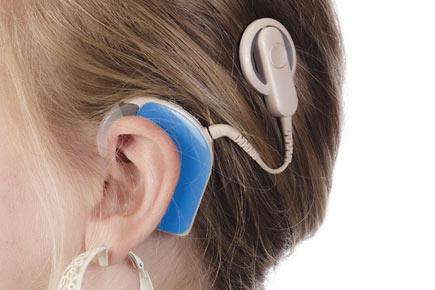 Indian girl able to hear after surgery in UAE