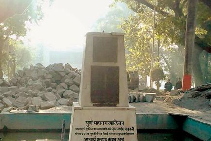 Vandals belonging to Sambhaji Brigade dump 54-year-old Gadkari statue in river