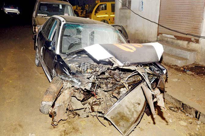 The Honda City found abandoned on the Freeway near Mazgaon in the early hours today. Pic /Bipin Kokate