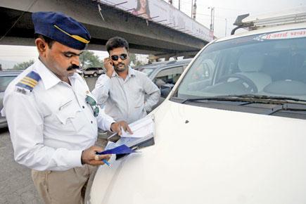 Traffic cops go cashless, will issue e-challans to offenders from January 9 