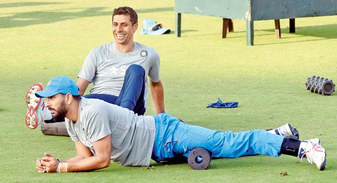 India’s Yuvraj Singh (front) and Ashish Nehra share a lighter moment at the Brabourne Stadium yesterday. Pic/Suresh Karkera