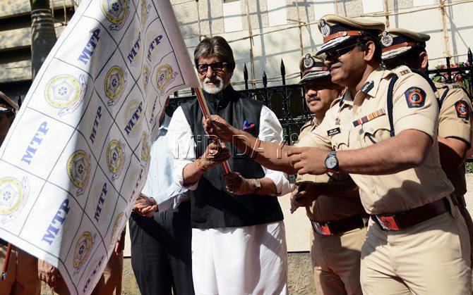 Amitabh Bachchan: Want to offer my services to Mumbai Traffic Police