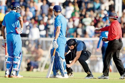 India A vs Eng: Fan breaches security to touch MS Dhoni's feet