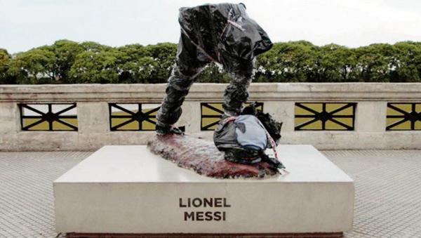 A vandalised statue of Lionel Messi in Argentina. Pic/Twitter
