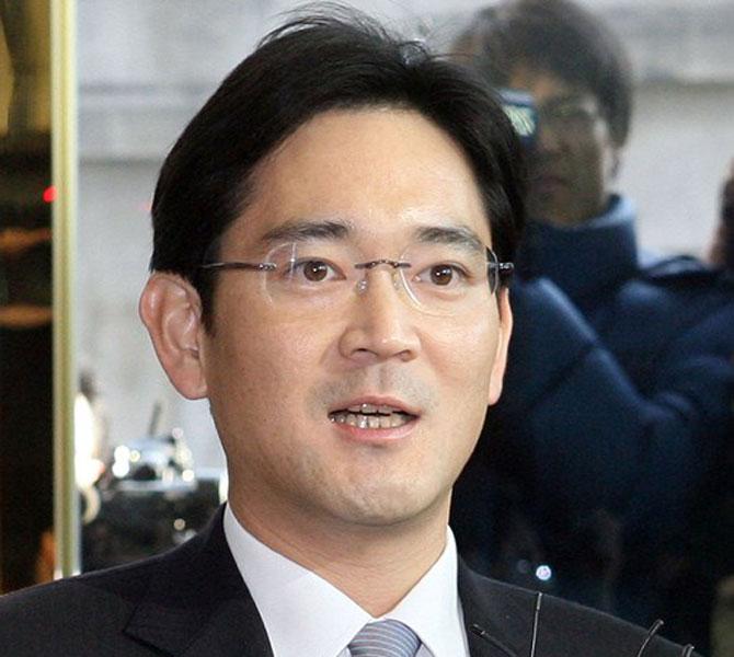 Samsung leader quizzed for over 22 hours in S.Korea corruption scandal