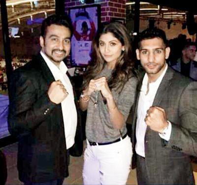 Shilpa posted this picture with hubby Raj Kundra and Amir Khan on Twitter yesterday
