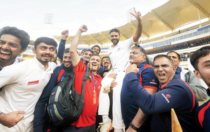 Gujarat players celebrate their Ranji Trophy victory over Mumbai by lifting skipper Parthiv Patel at the Holkar Stadium in Indore on Saturday. Pic/Prakash Parsekar