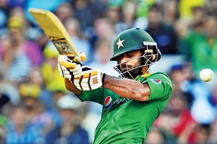 Hafeez, Malik help Pakistan record first ODI win in Australia in 12 years