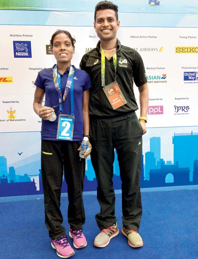 Shyamali Singh with her husband Santosh at the 2017 Mumbai Marathon yesterday. Pic/Noel D