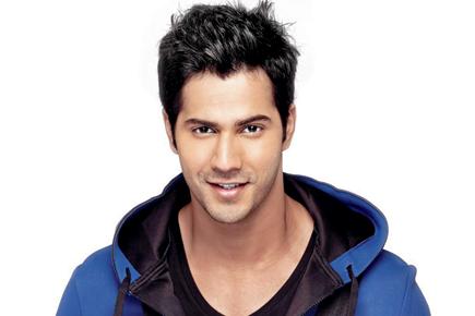 Varun Dhawan's jacket catches fire during performance at awards event