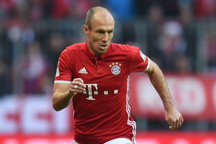 Winger Arjen Robben extends Bayern Munich contract for a season