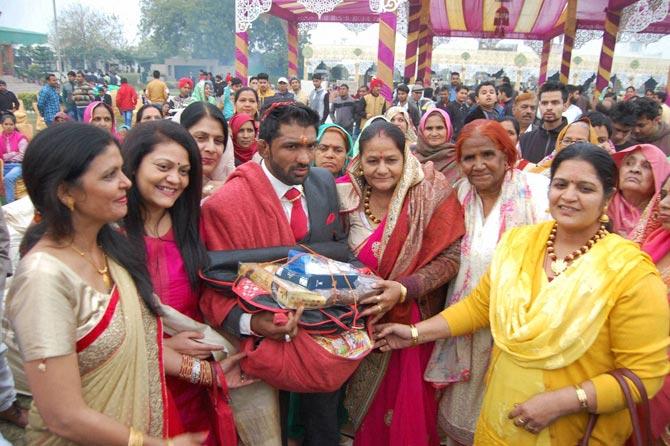 Star wrestler Yogeshwar Dutt during a ceremony ahead of his marriage with Sheetal daughter of Jai Bhagwan Sharma, a Congress leader in Sonepat on Saturday