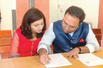 Arnab Goswami's online doppelganger Biswapati Sarkar ties the knot