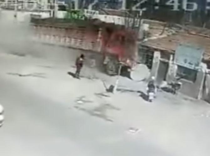 Horror video: Out-of-control lorry destroys houses in China