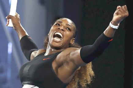 Australian Open: Serena Williams advances to third round